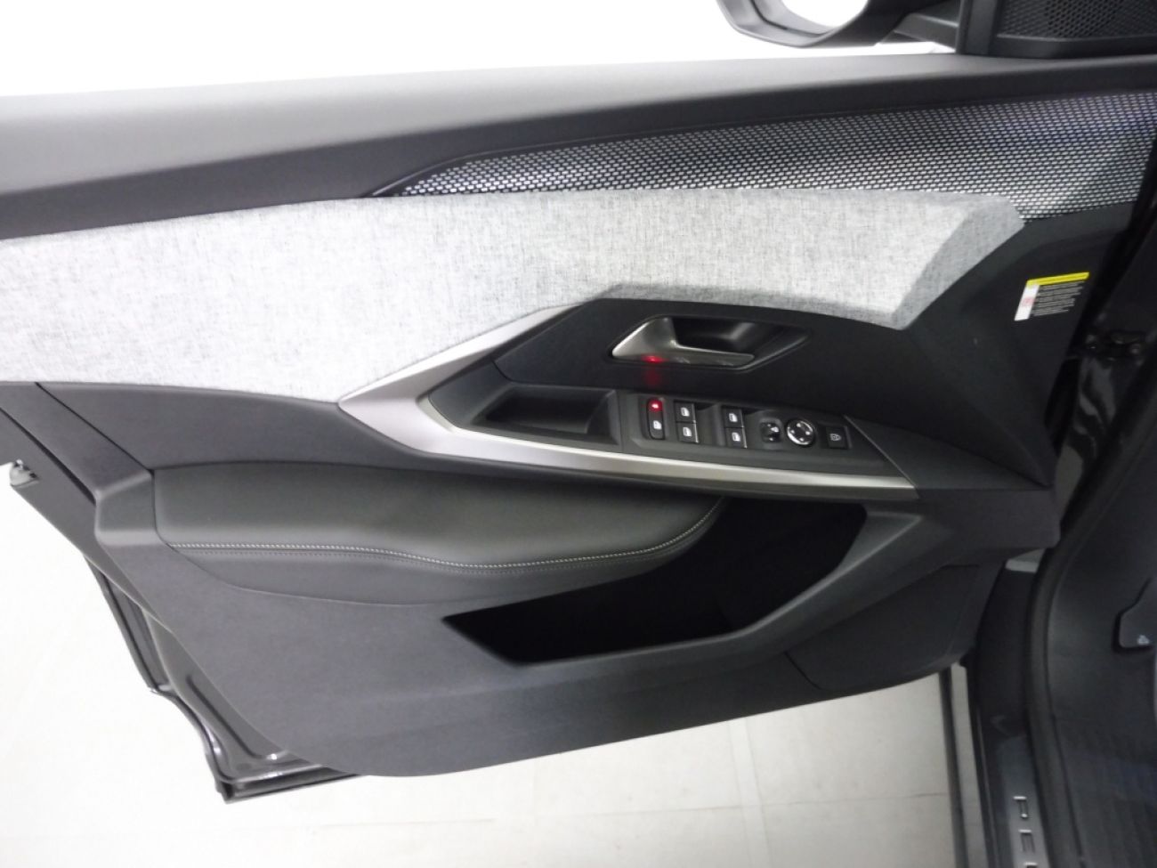 Mandataire PEUGEOT 3008 1.2 HYBRID 145CH GT E-DCS6