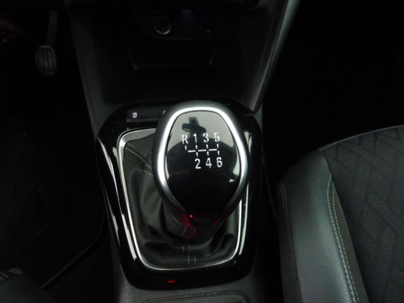 Mandataire Opel Corsa 1.2 TURBO 100CH ELEGANCE