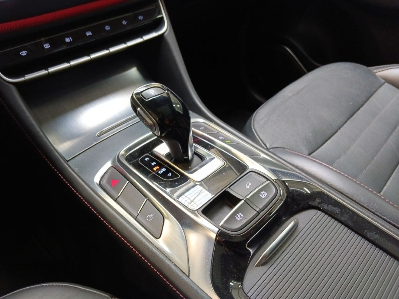 Mandataire MG HS 1.5 T-GDI 162 AT luxury