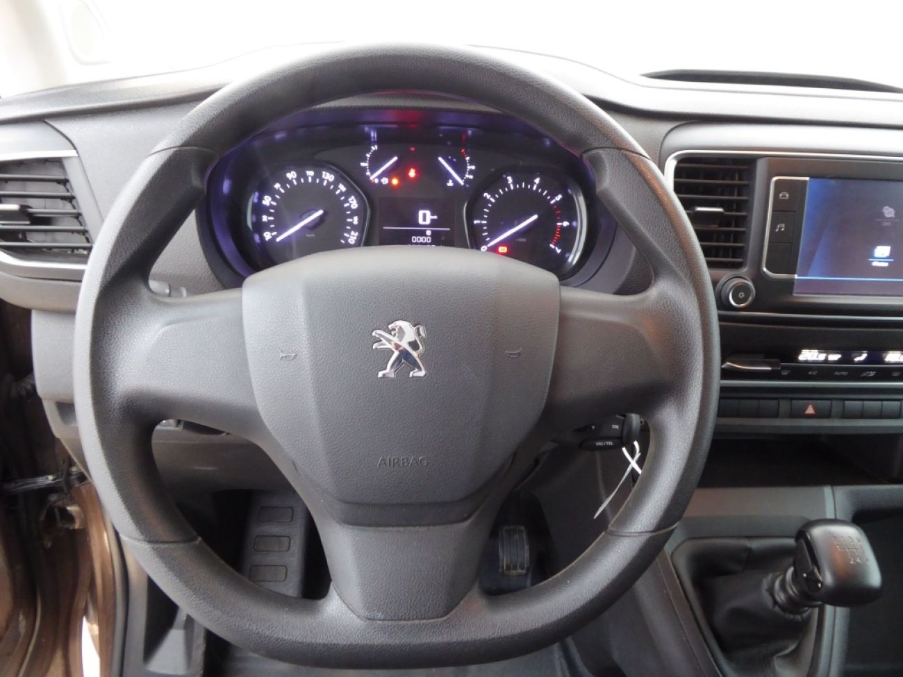 Mandataire PEUGEOT TRAVELLER 1.5 BLUEHDI 120CH S&S LONG BUSINESS 9 PLACES