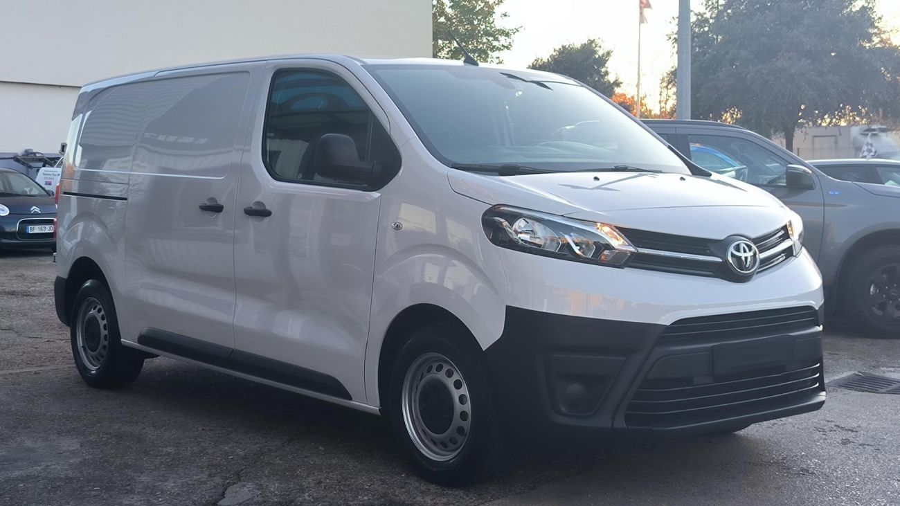 Mandataire TOYOTA PROACE FOURGON RC21 MEDIUM 2.0L 140 D-4D BVM6 DYNAMIC
