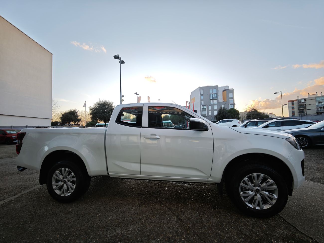 Mandataire ISUZU D MAX SPACE N60 BB+ A/T 4x4 MY2025 Euro6e