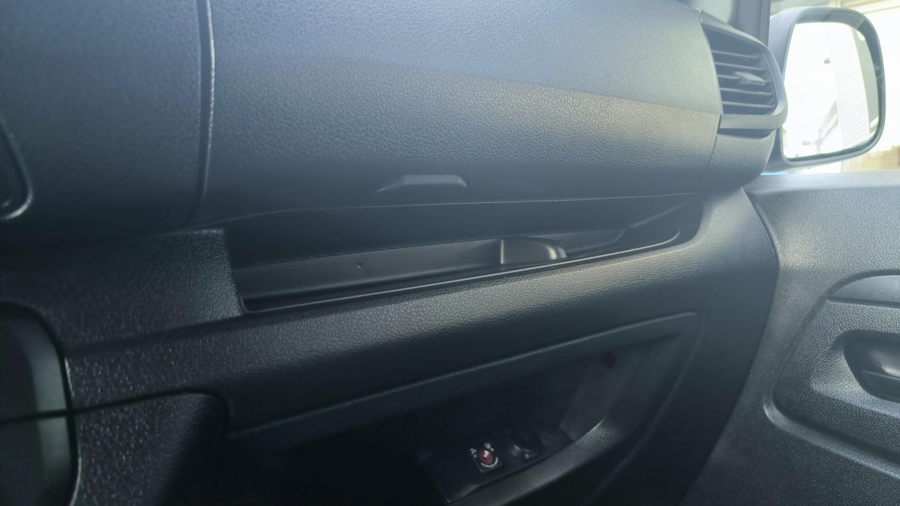 Mandataire TOYOTA PROACE FOURGON RC21 MEDIUM 2.0L 140 D-4D BVM6 DYNAMIC