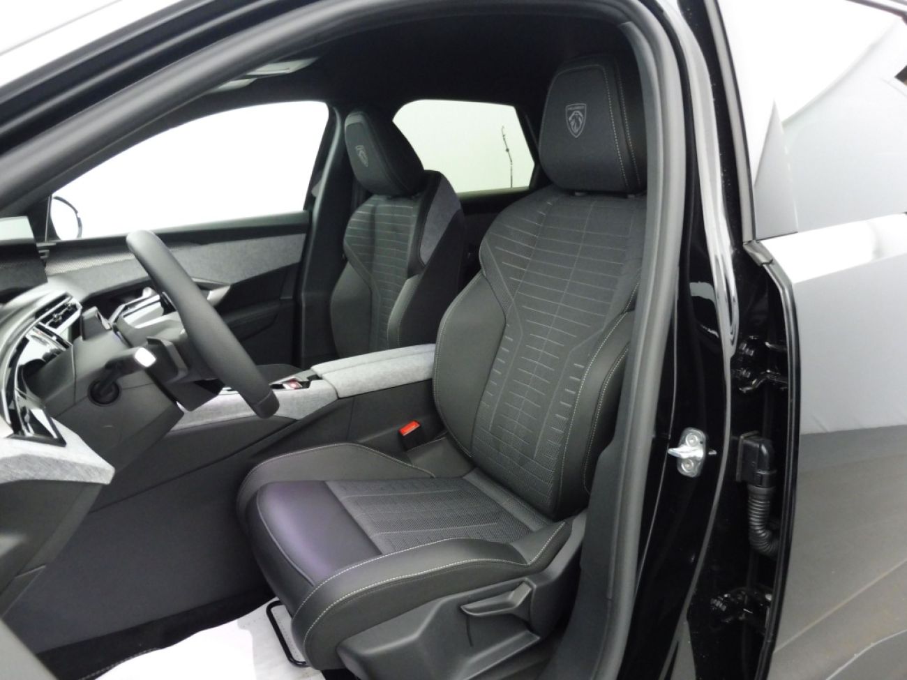 Mandataire PEUGEOT 3008 1.2 HYBRID 145CH GT E-DCS6
