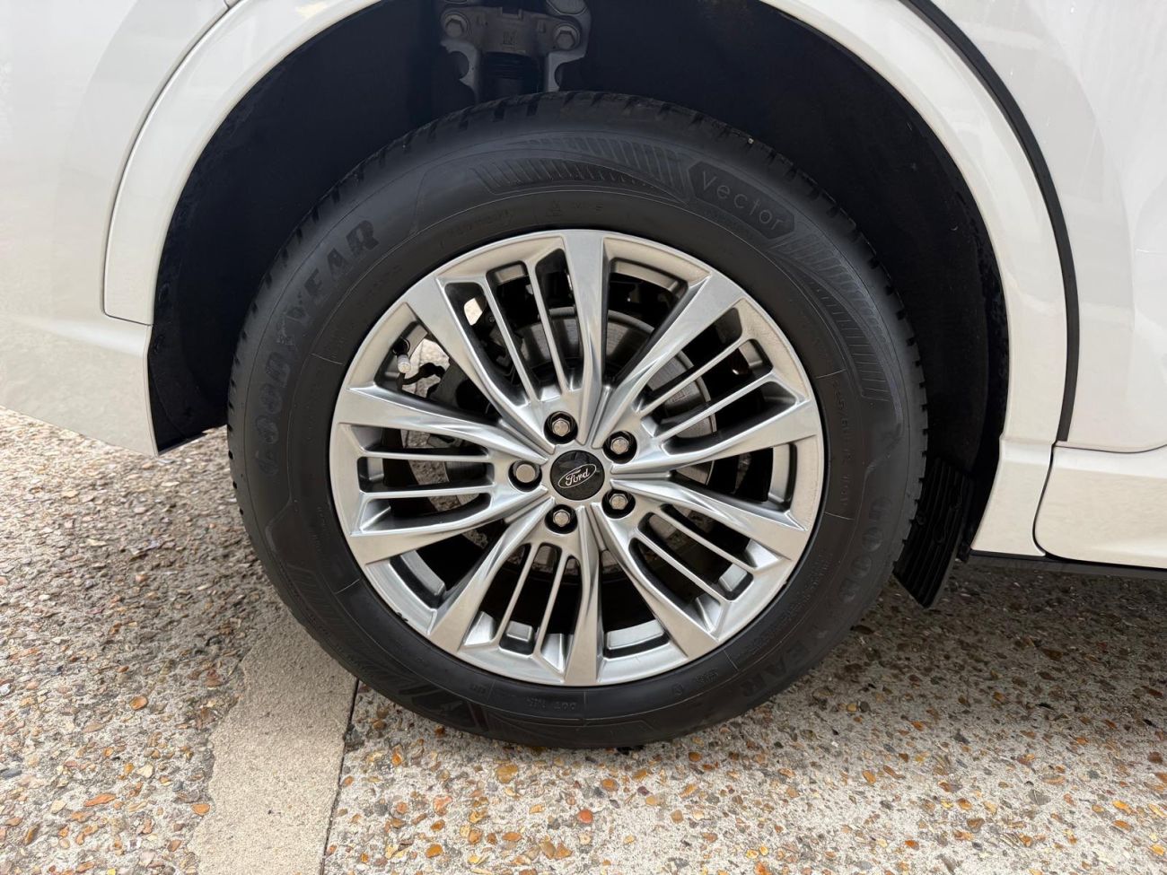 Mandataire Ford KUGA 2.5 Duratec 190 ch FlexiFuel FHEV E85 Powershift Vignale