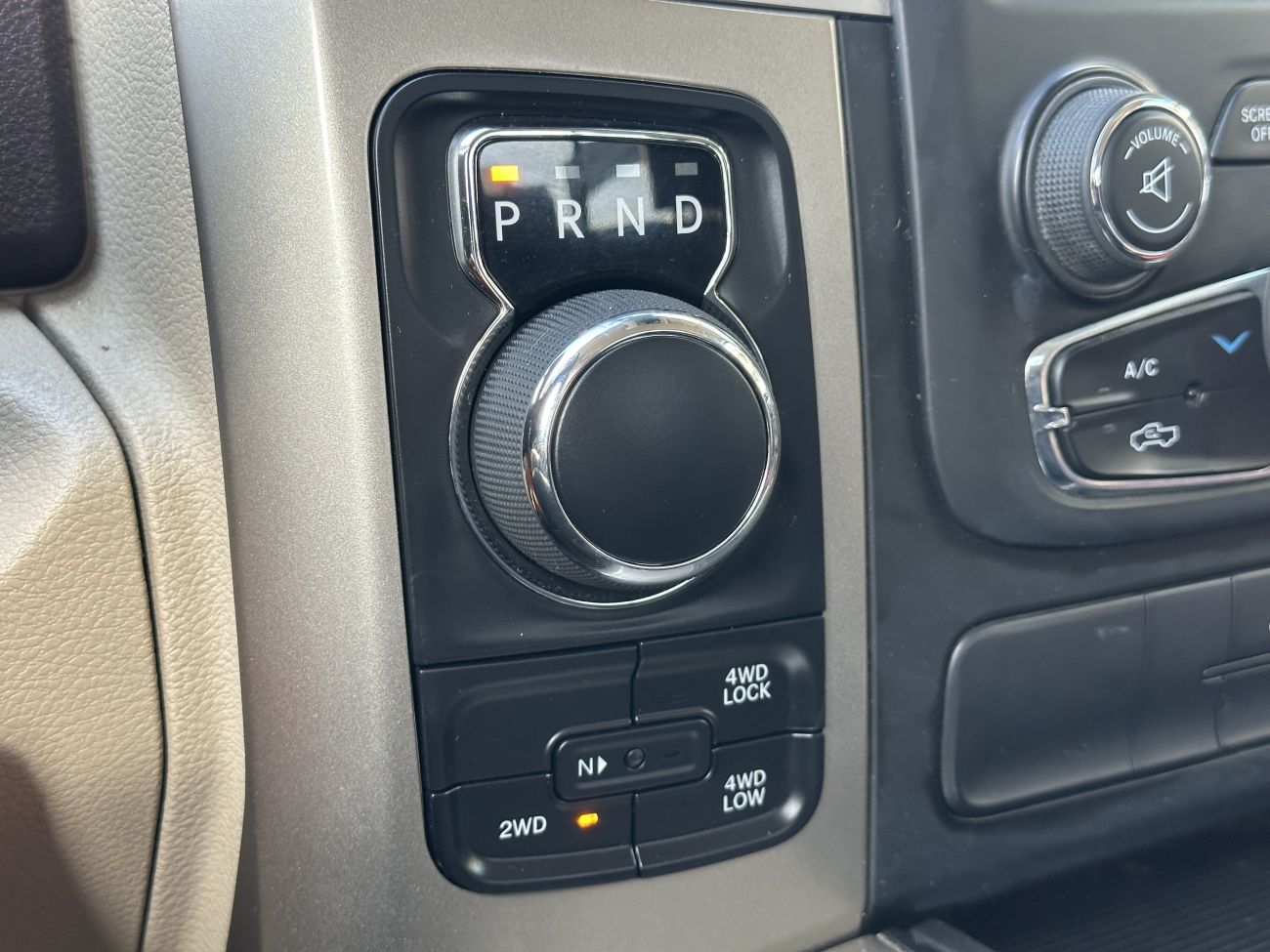 Mandataire DODGE RAM 1500 SLT DOUBLE CABINE 5.7 HEMI 395 BVA 4X4 4 PLACES PAS MALUS PAS ECOTAXE