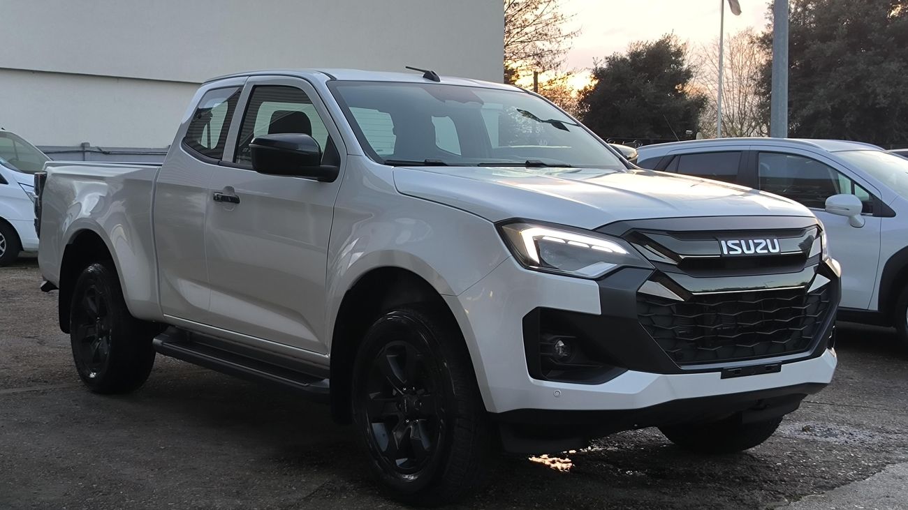 Mandataire ISUZU D-MAX SPACE N60 NITRO SPORT 4X4 A/T TVA RECUPERABLE / SELLERIE CUIR / ASSISTANCE A LA CONDUITE