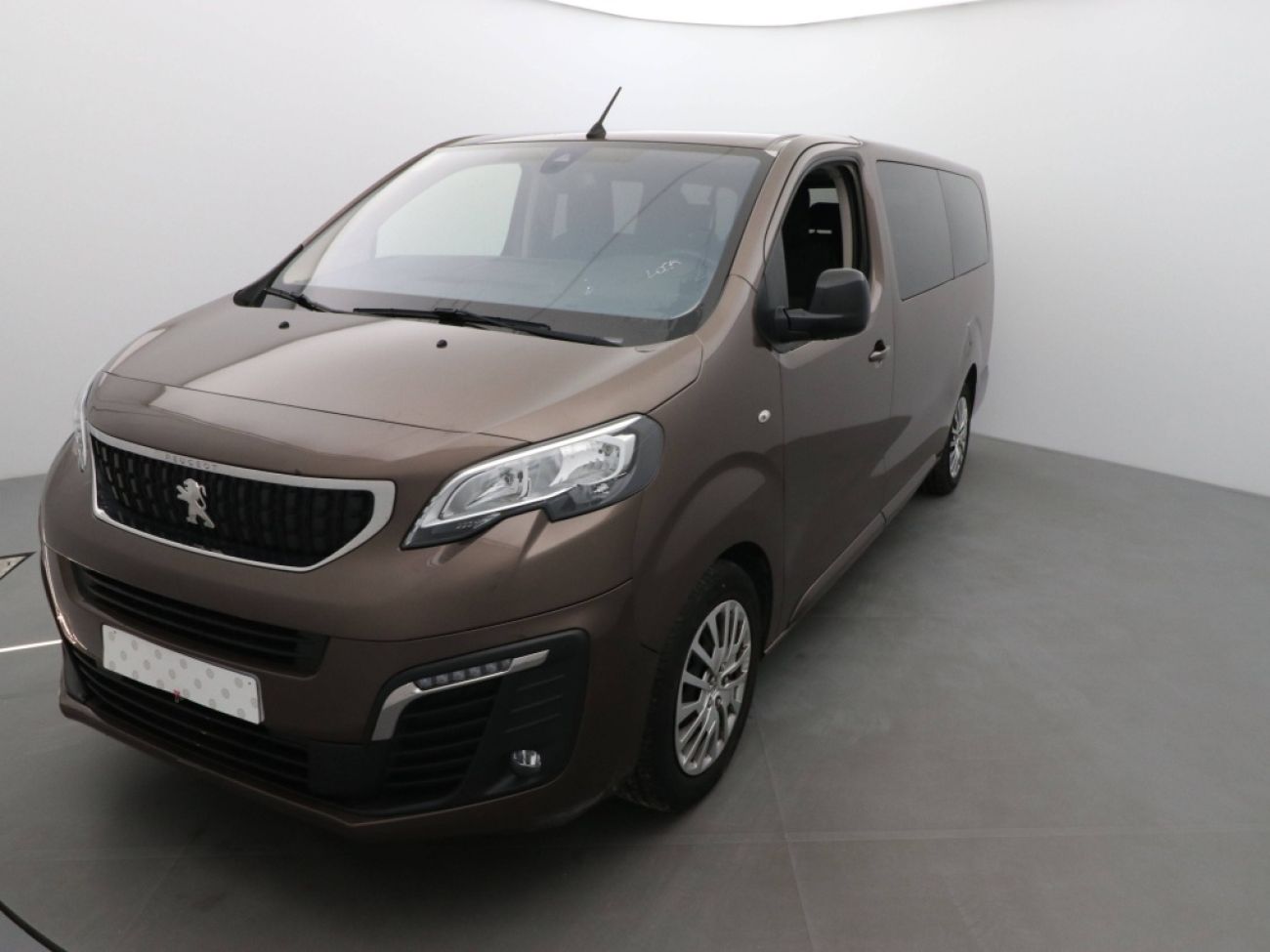 Mandataire PEUGEOT TRAVELLER 1.5 BLUEHDI 120CH S&S LONG BUSINESS 9 PLACES