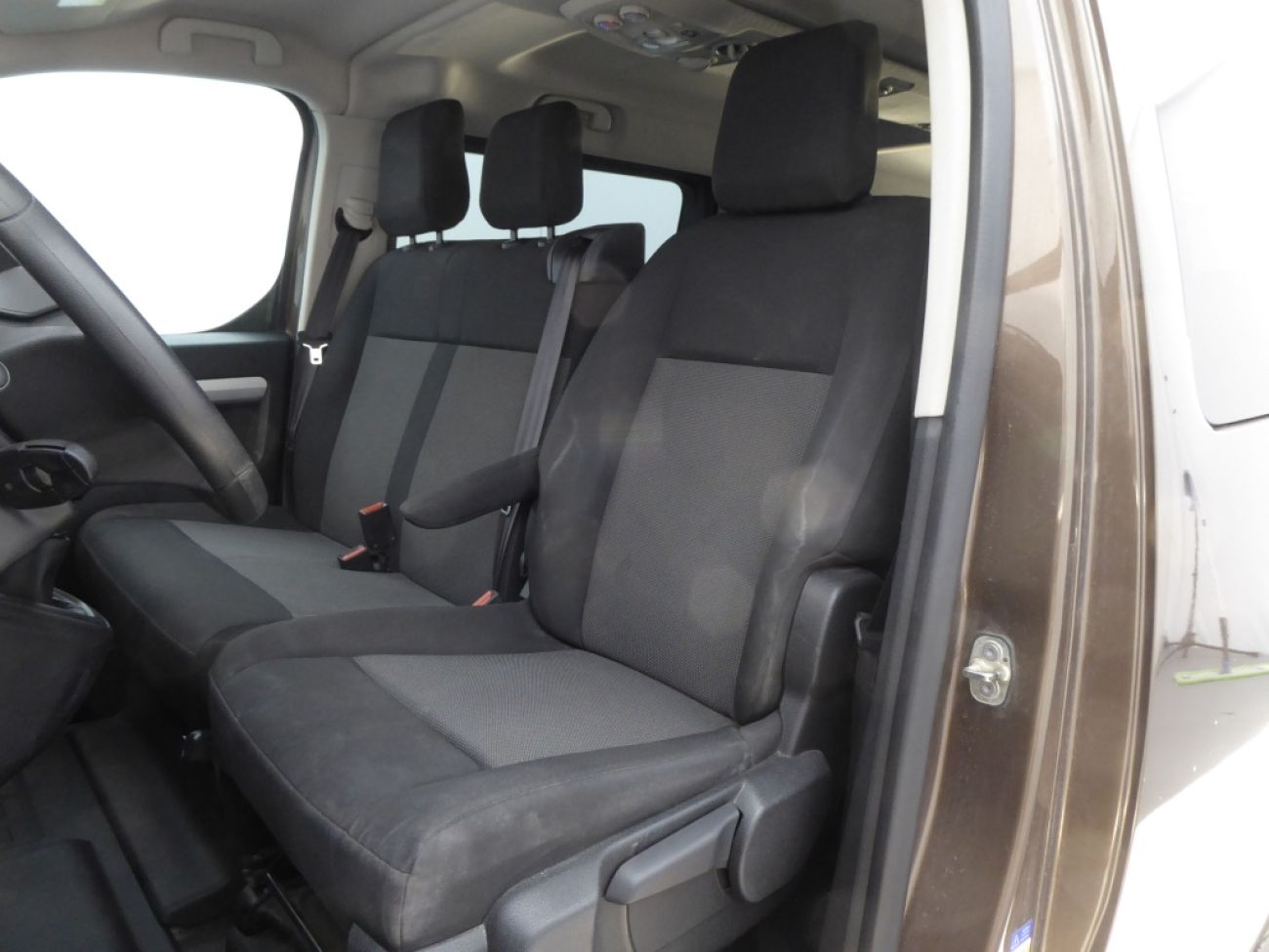 Mandataire PEUGEOT TRAVELLER 1.5 BLUEHDI 120CH S&S LONG BUSINESS 9 PLACES