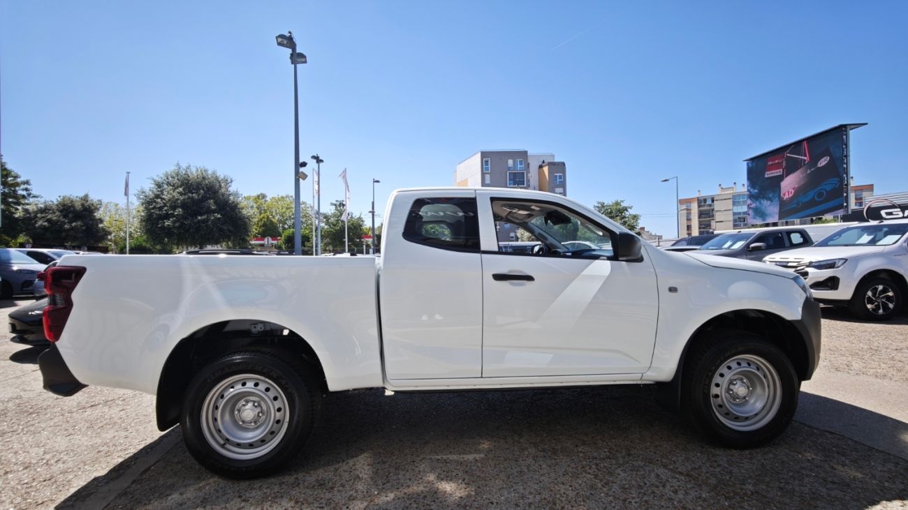 Mandataire ISUZU D-MAX NOUVEAU 2.2L SPACE B-STRONG BOITE MANUELLE