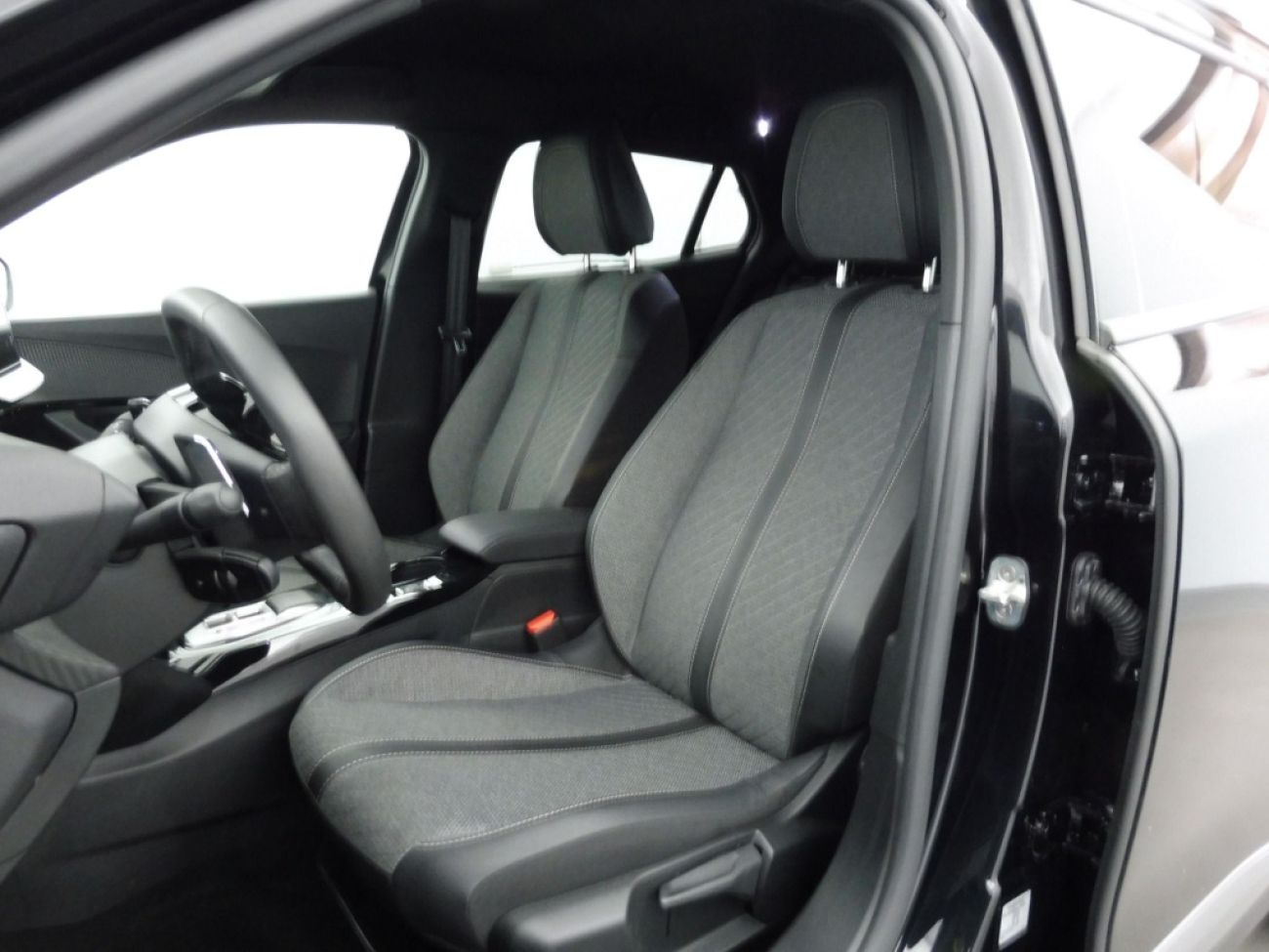 Mandataire PEUGEOT 2008 1.2 PURETECH 130CH S&S ALLURE EAT8
