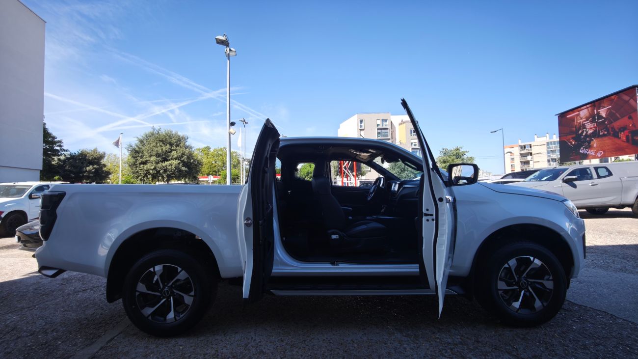 Mandataire ISUZU D-MAX NOUVEAU 2.2L SPACE PRESTIGE
