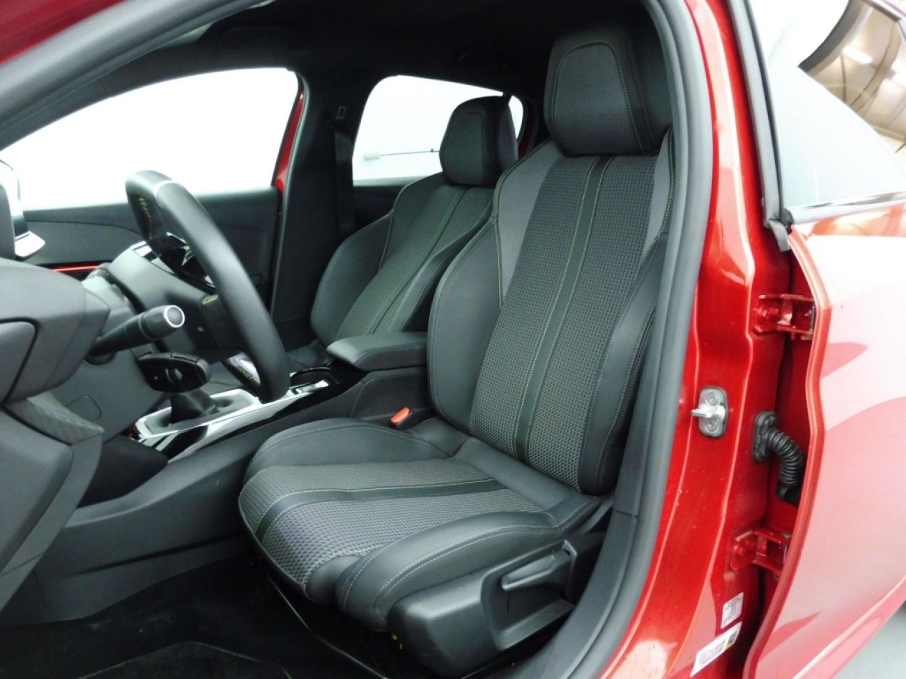 Mandataire PEUGEOT 208 1.2 PURETECH 100CH S&S GT