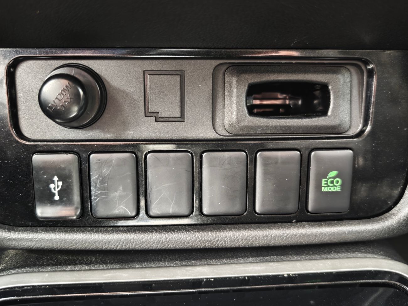 Mandataire MITSUBISHI OUTLANDER PHEV 2.4l PHEV Twin Motor 4WD Business