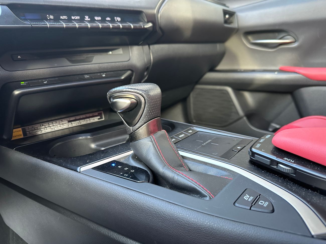 Mandataire LEXUS UX 250h 2WD F SPORT