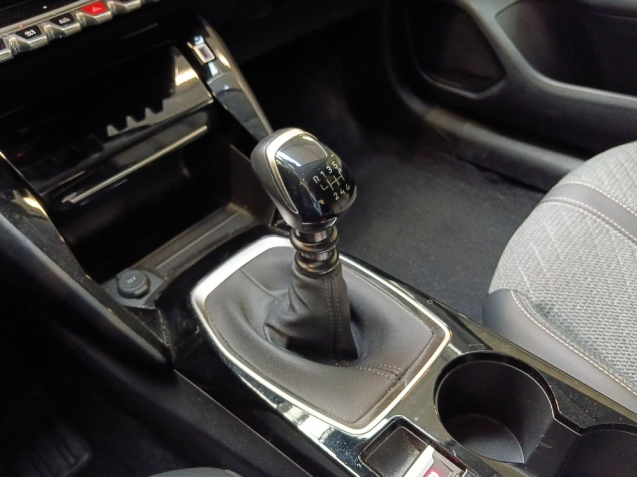 Mandataire PEUGEOT 208 1.2 100CH S&S ALLURE