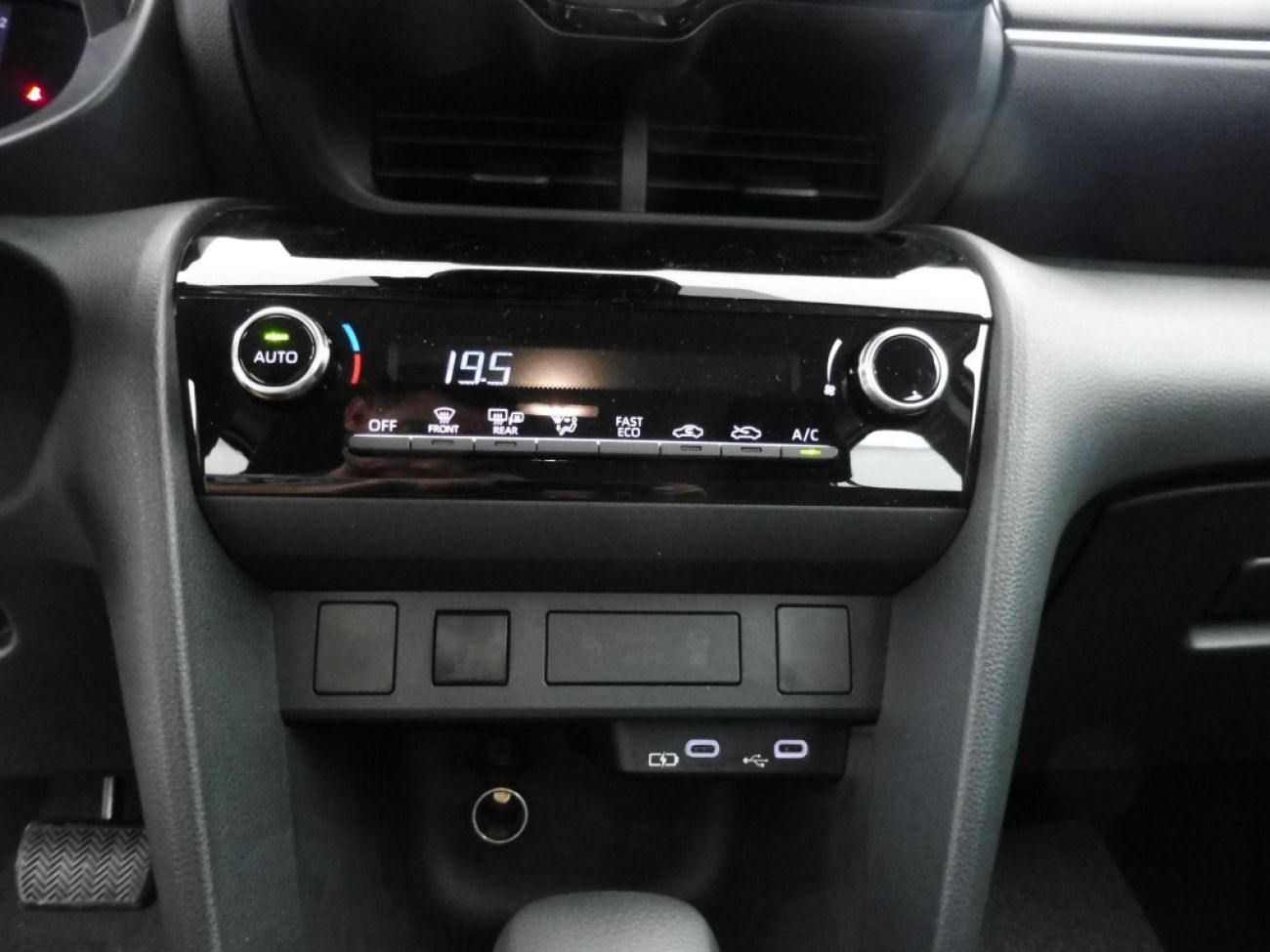 Mandataire TOYOTA YARIS CROSS 116H DYNAMIC MC24