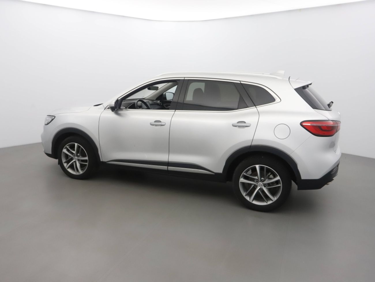 Mandataire MG HS 1.5 T-GDI 162 AT luxury
