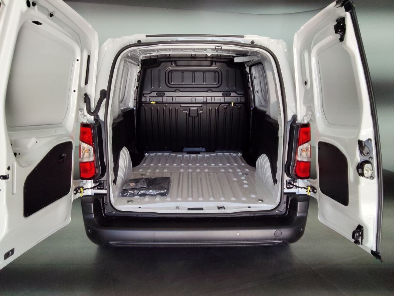 Mandataire PEUGEOT Partner M 650KG BLUEHDI 100CH S&S