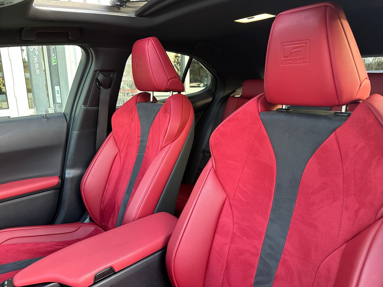 Mandataire LEXUS UX 250h 2WD F SPORT