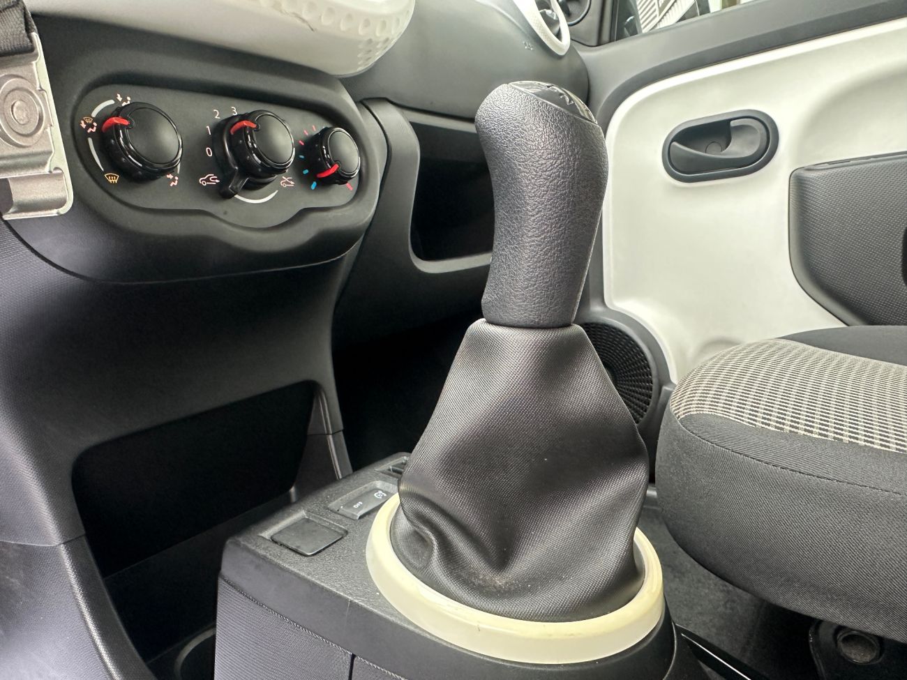 Mandataire RENAULT TWINGO III 1.0 SCe 70 BC Life