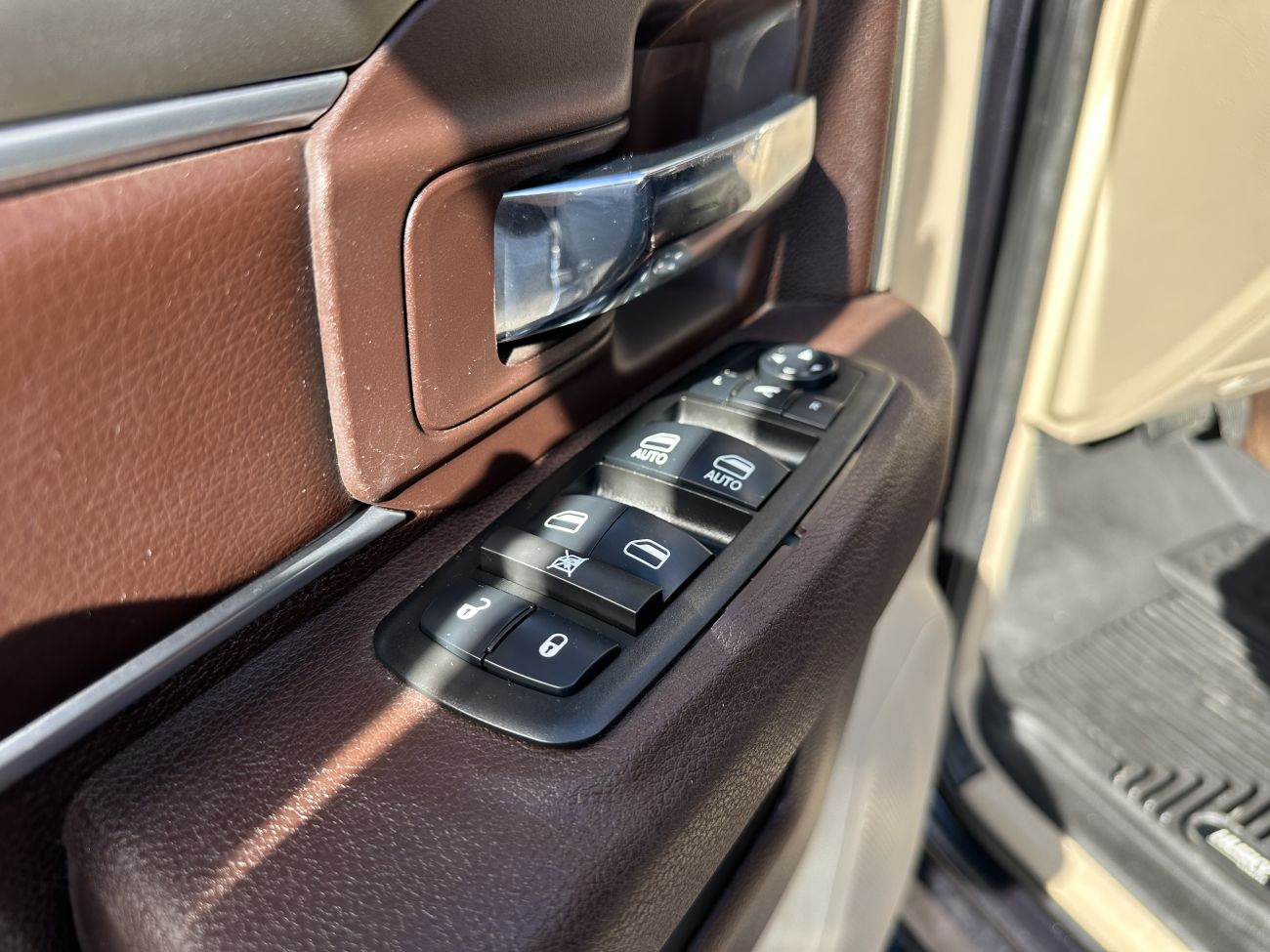 Mandataire DODGE RAM 1500 SLT DOUBLE CABINE 5.7 HEMI 395 BVA 4X4 4 PLACES PAS MALUS PAS ECOTAXE