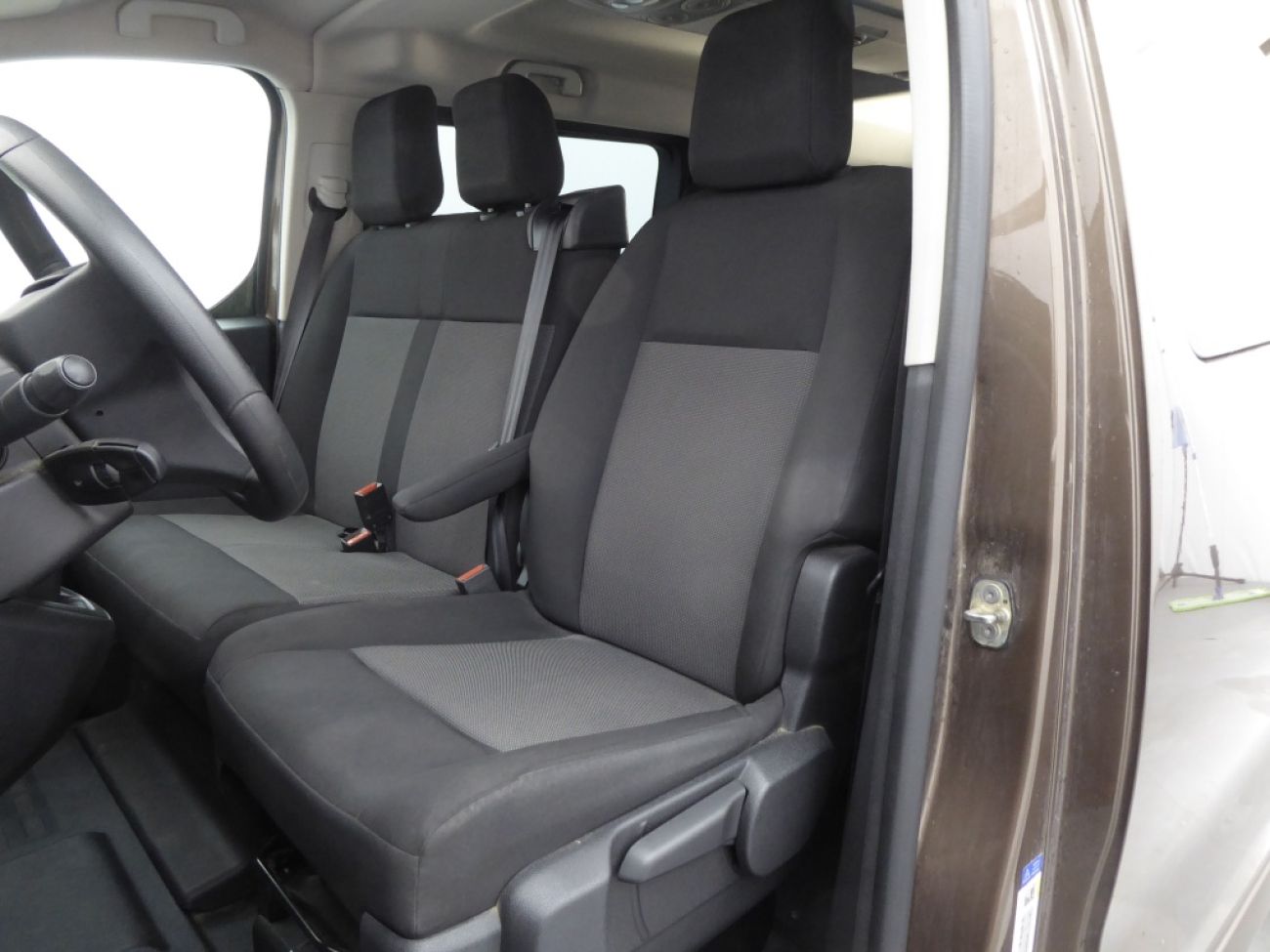 Mandataire PEUGEOT TRAVELLER 1.5 BLUEHDI 120CH S&S LONG BUSINESS 9 PLACES