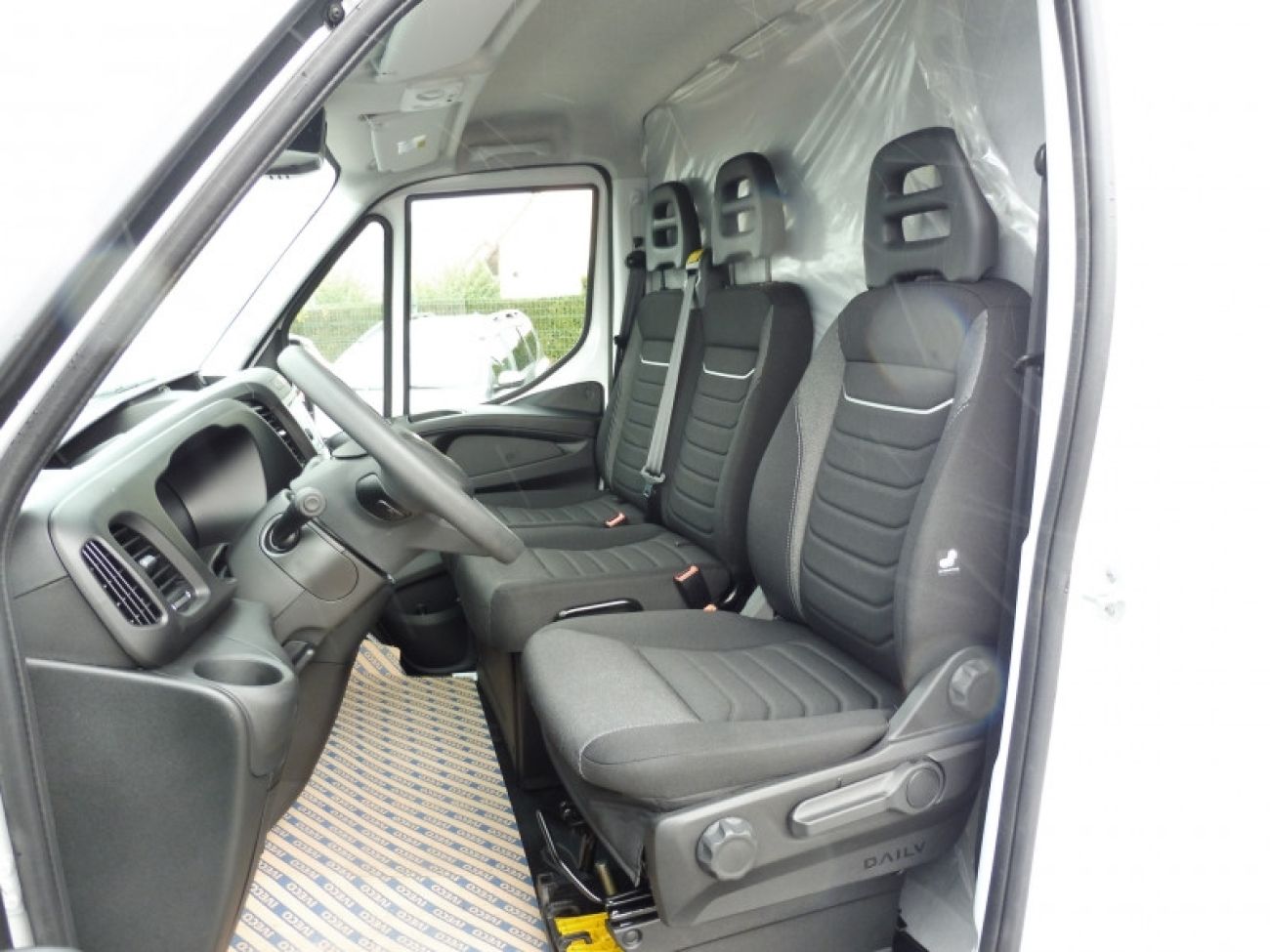 Mandataire IVECO Daily 35S16 2.3 V12 HI-MATIC 156CV