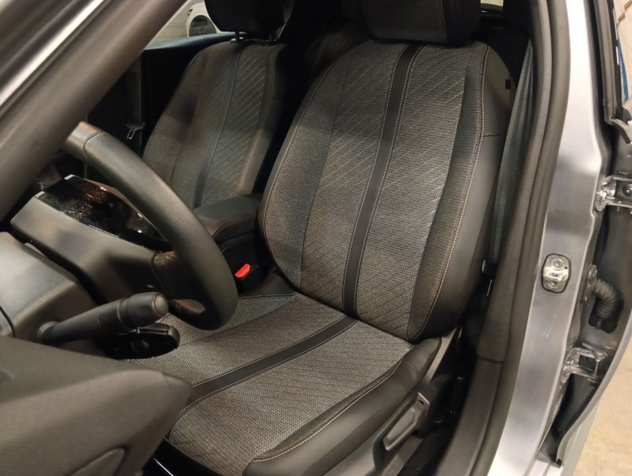 Mandataire PEUGEOT 208 1.2 100CH S&S ALLURE