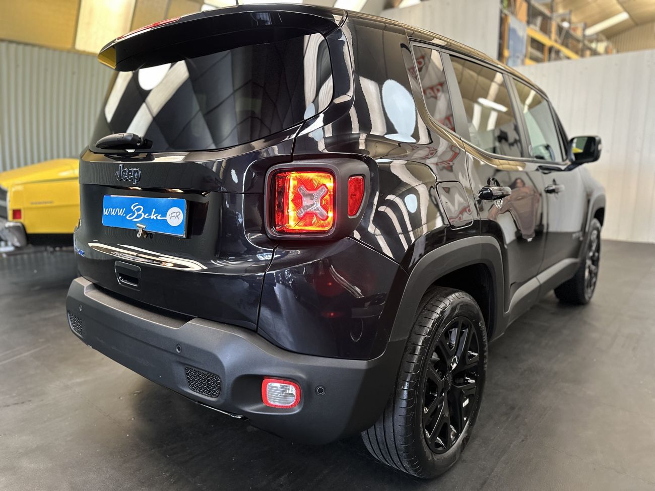 Mandataire Jeep RENEGADE 1.3 Turbo T4 190 ch PHEV AT6 4xe eAWD Brooklyn Edition