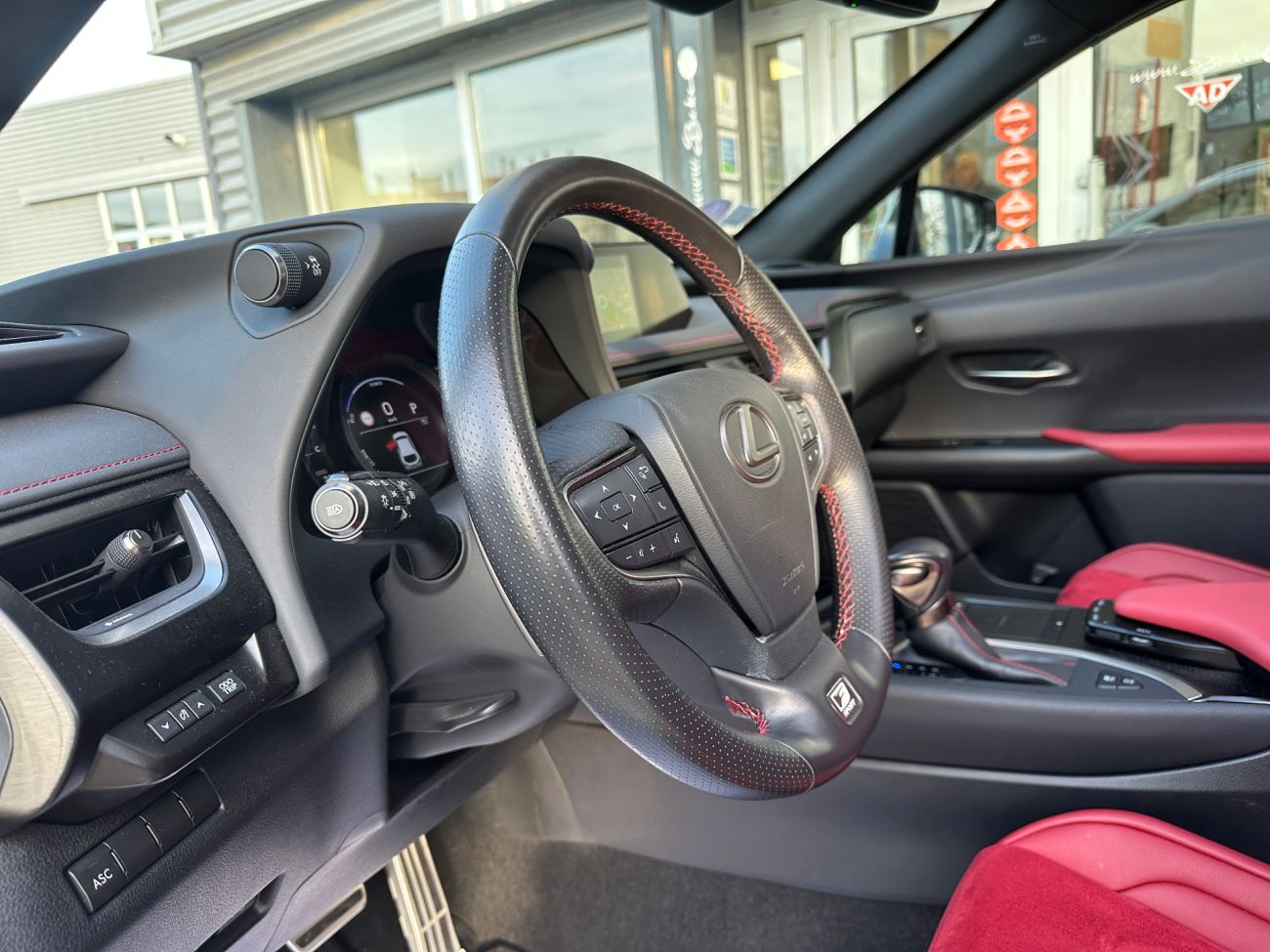 Mandataire LEXUS UX 250h 2WD F SPORT