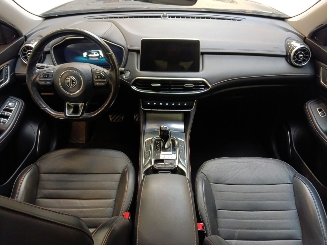 Mandataire MG HS 1.5 T-GDI 162 AT luxury