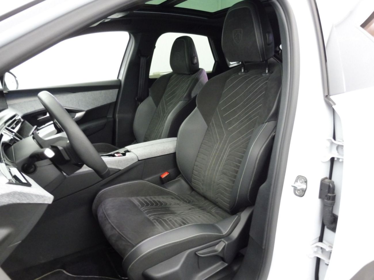 Mandataire PEUGEOT 3008 HYBRID 136CH GT E-DCS6