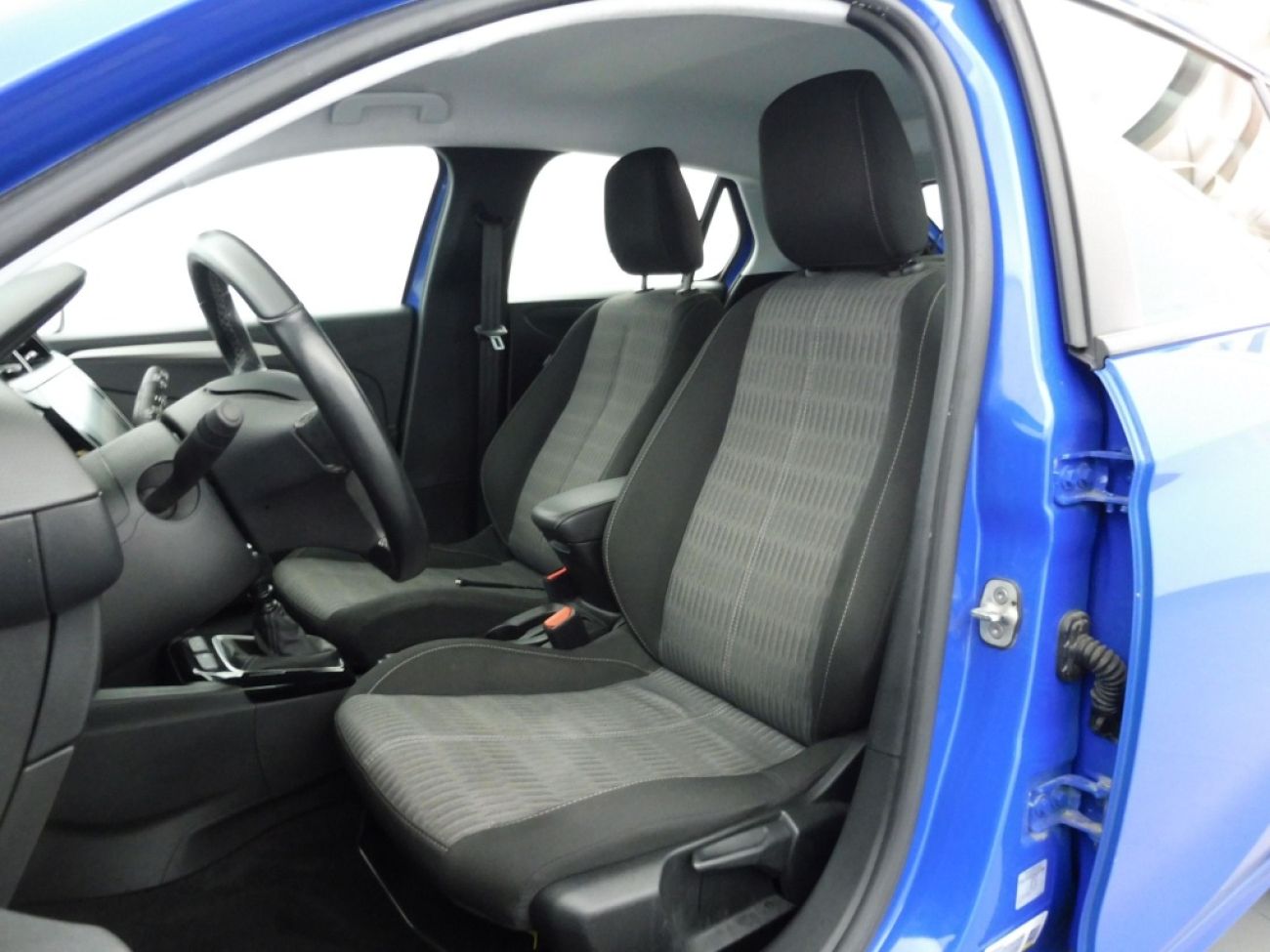 Mandataire Opel Corsa 1.2 100edition