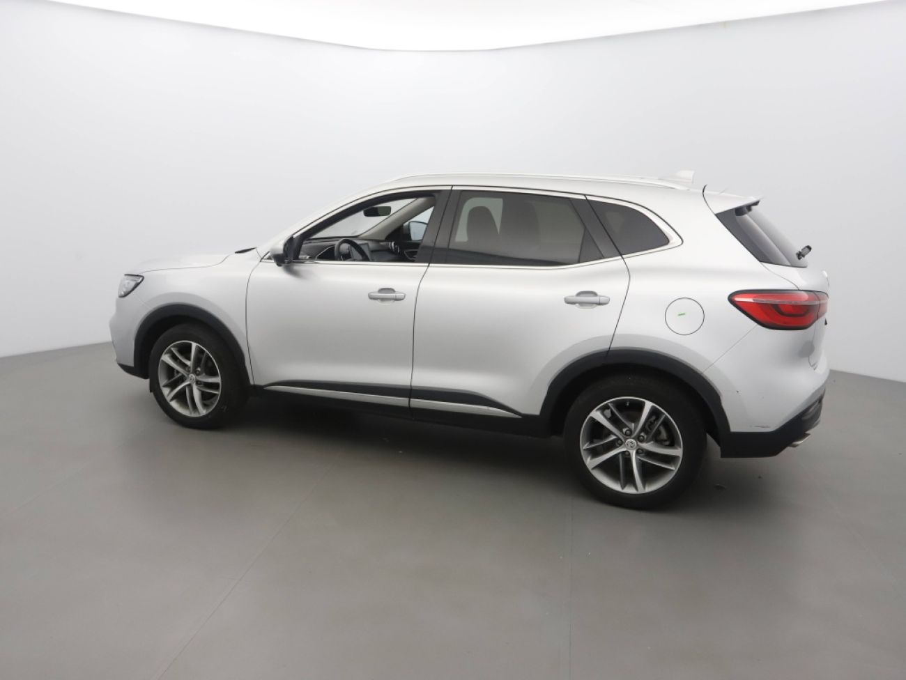 Mandataire MG HS 1.5 T-GDI 162 AT luxury