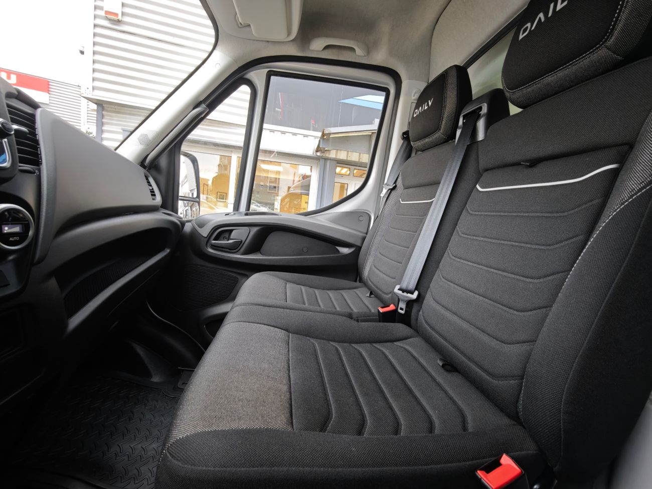 Mandataire IVECO DAILY FOURGON 35 C 21 HA8 FOUR OPE ADVANCE CONNECT HI-MATIC DELIVERY URBAN