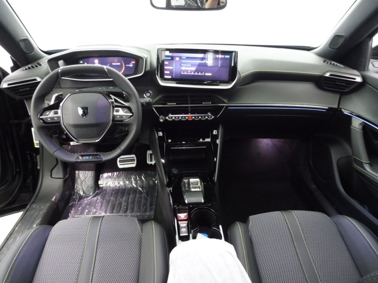 Mandataire PEUGEOT 2008 1.2 HYBRID 145CH GT E-DCS6