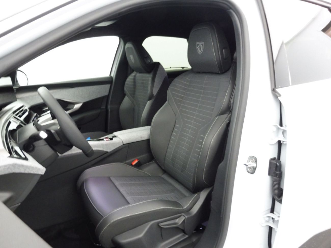 Mandataire PEUGEOT 3008 1.2 HYBRID 145CH GT E-DCS6