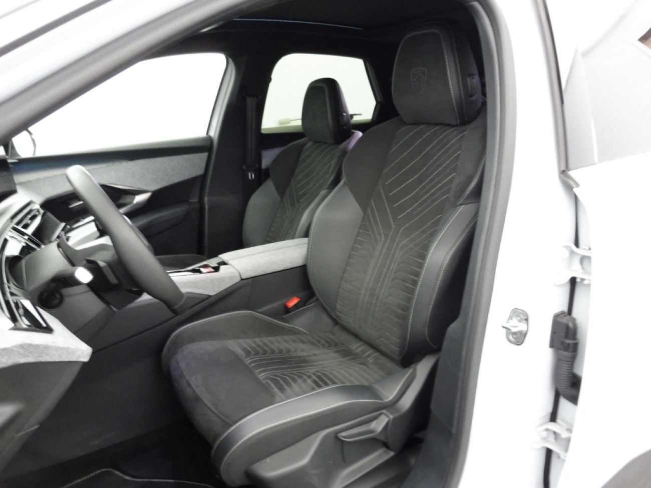Mandataire PEUGEOT 3008 HYBRID 136CH GT E-DCS6