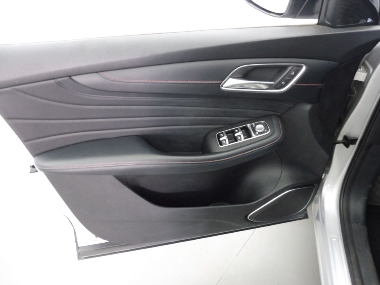 Mandataire MG HS 1.5 T-GDI 162 AT luxury