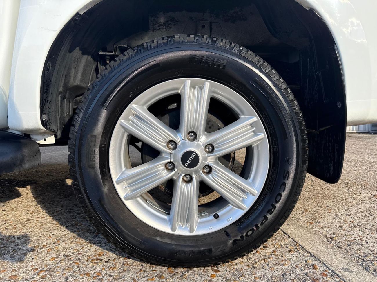 Mandataire ISUZU D-MAX CREW CAB 1.9 4X4 BVA SUPERNOVA