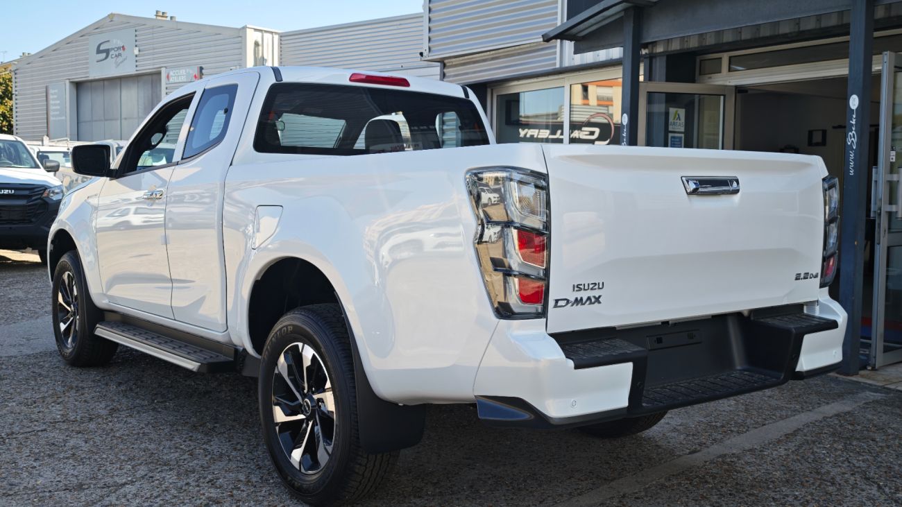 Mandataire ISUZU D-MAX SPACE CABINE A/T PRESTIGE