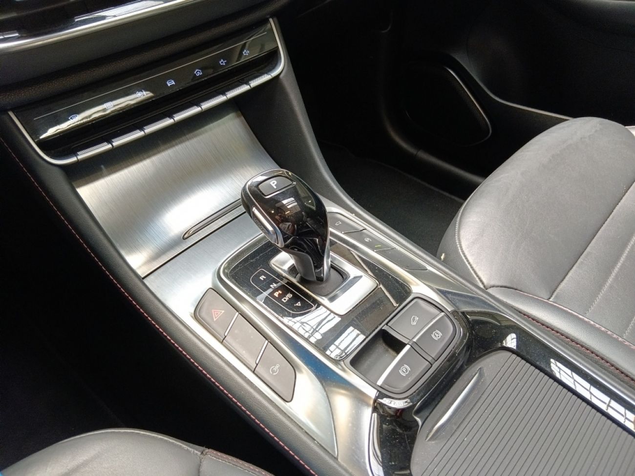Mandataire MG HS 1.5 T-GDI 162 AT luxury