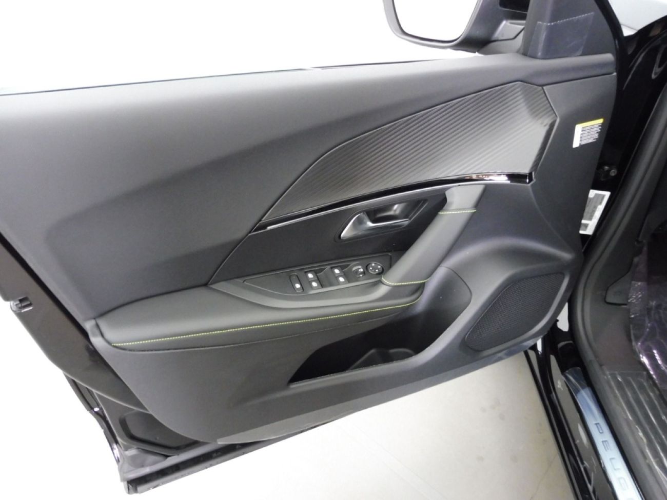 Mandataire PEUGEOT 2008 1.2 HYBRID 145CH GT E-DCS6