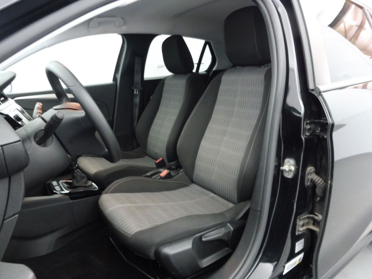 Mandataire Opel Corsa 1.2 100edition