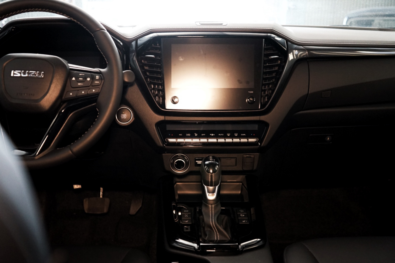 Mandataire ISUZU D-MAX CREW N60 NITRO SPORT 4X4 A/T 4 PLACES / PAS DE MALUS ECOLOGIQUE