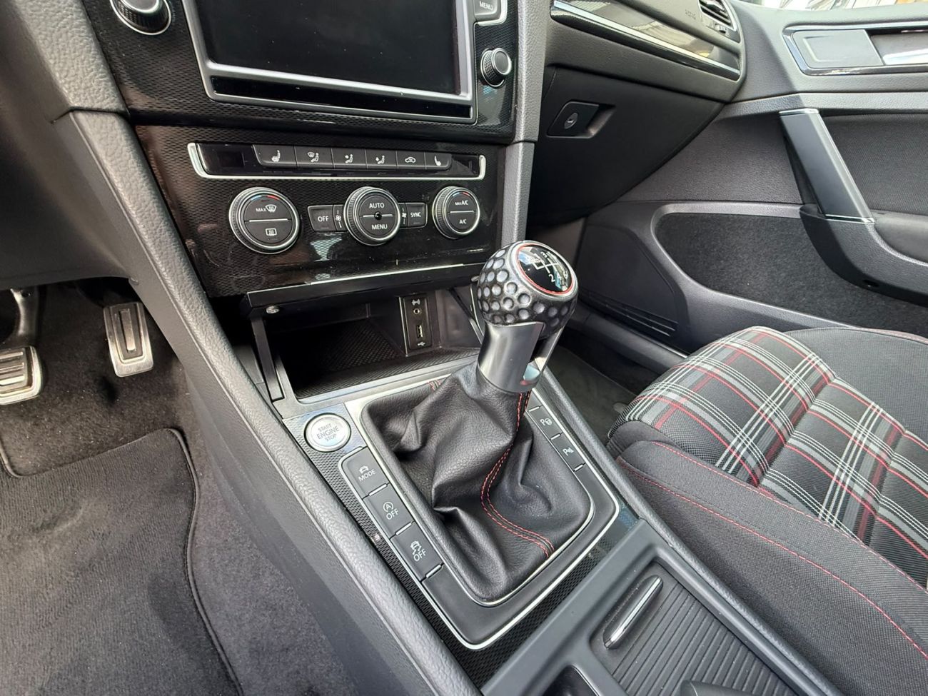 Mandataire VOLKSWAGEN GOLF 2.0 TSI 220 BlueMotion Technology GTI