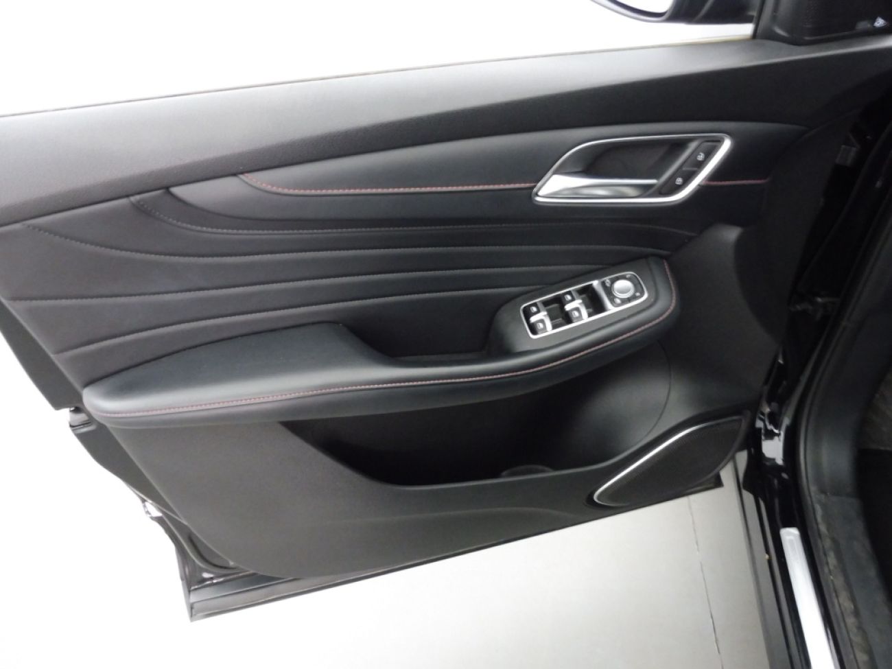 Mandataire MG HS 1.5 T-GDI 162 AT luxury