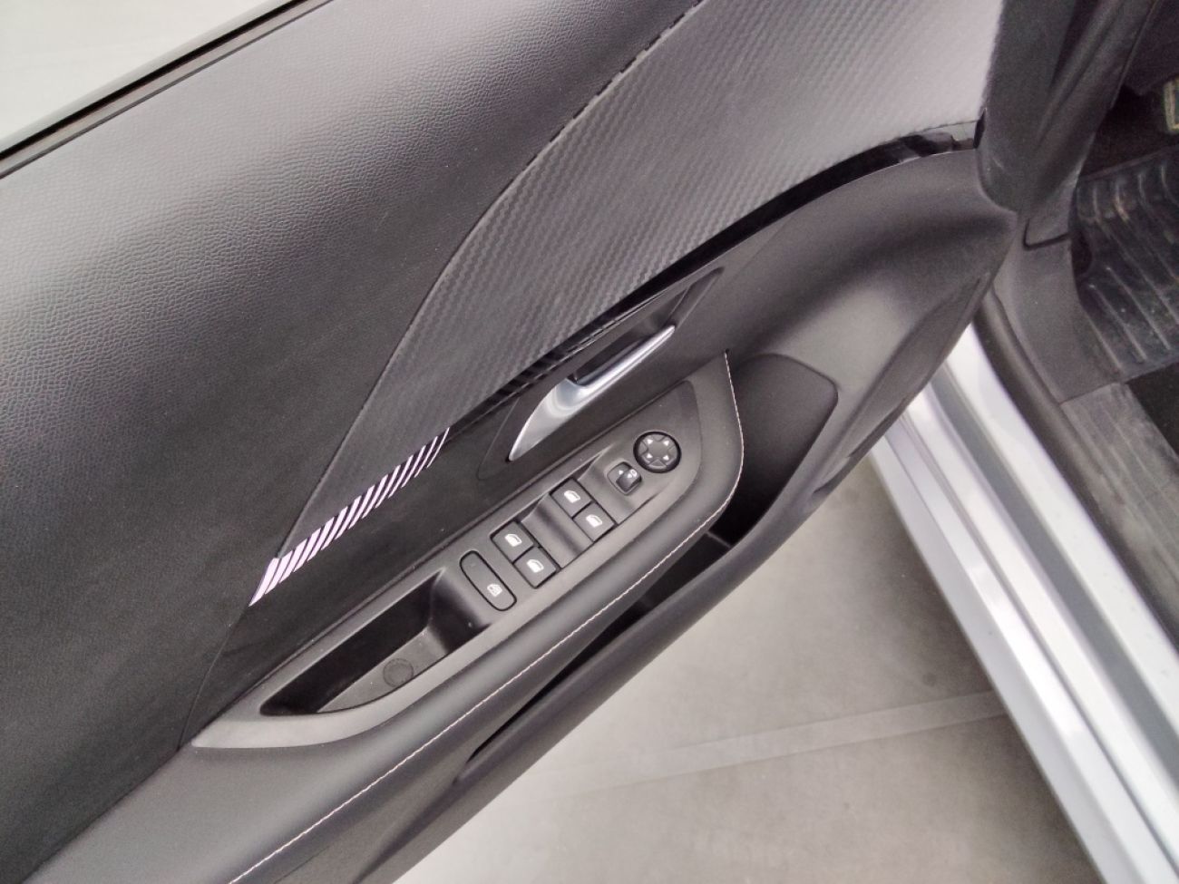 Mandataire PEUGEOT 208 1.2 100CH S&S ALLURE