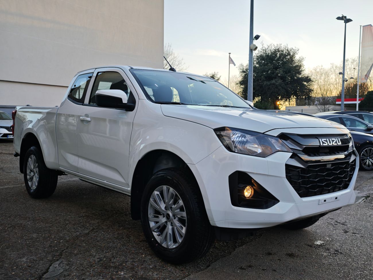 Mandataire ISUZU D MAX SPACE N60 BB+ A/T 4x4  Euro6e